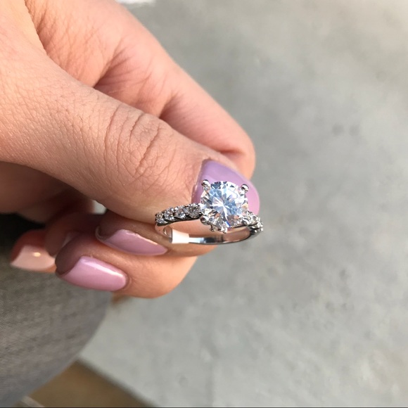 None Jewelry - Very pretty ring